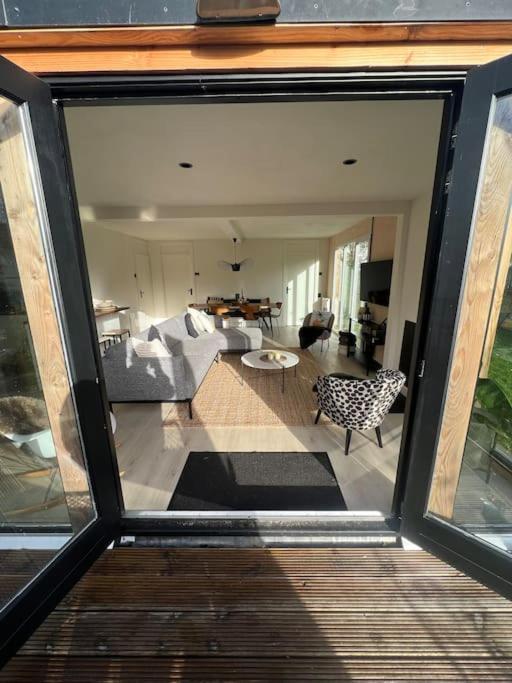 Moderne Bungalow Voor 6 Personen ยูเลียนาดอร์ป ภายนอก รูปภาพ