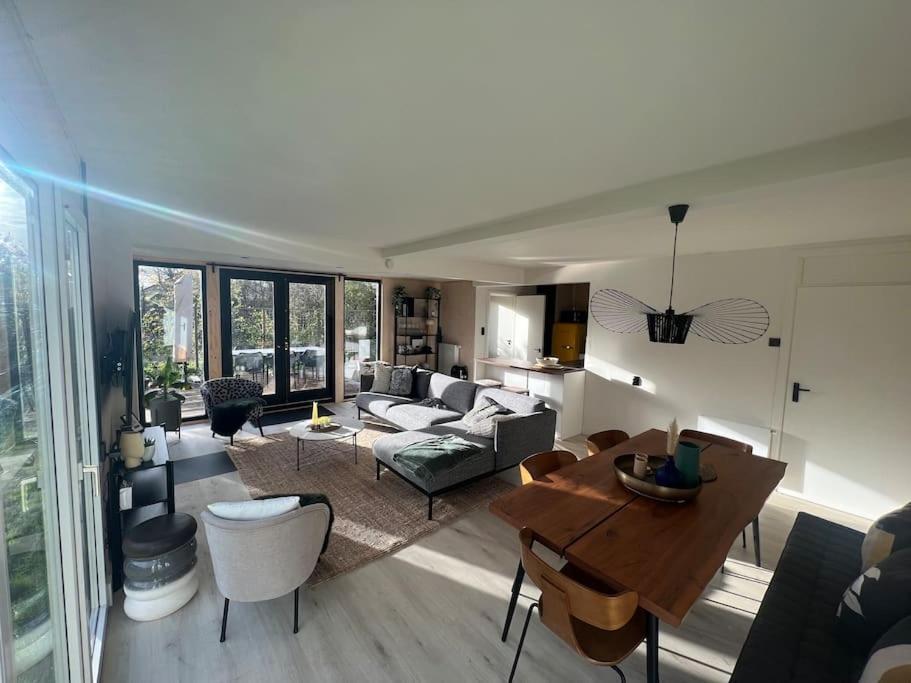 Moderne Bungalow Voor 6 Personen ยูเลียนาดอร์ป ภายนอก รูปภาพ